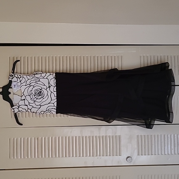 Size - Picture 2 of 2